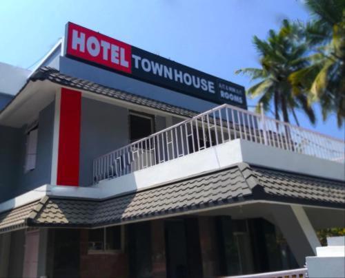 Hotel Sunday - Townhouse Club Airport Trivandrum تريفِندرم المظهر الخارجي الصورة