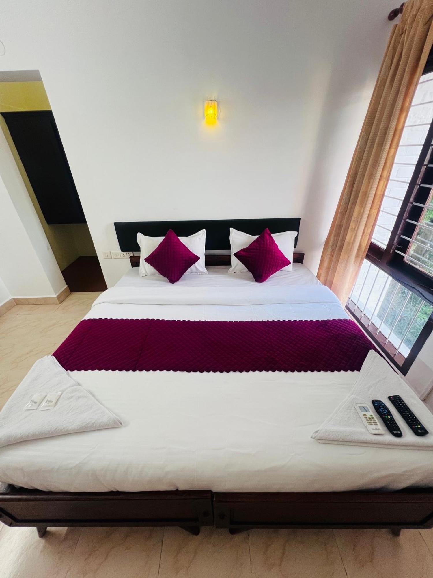 Hotel Sunday - Townhouse Club Airport Trivandrum تريفِندرم المظهر الخارجي الصورة