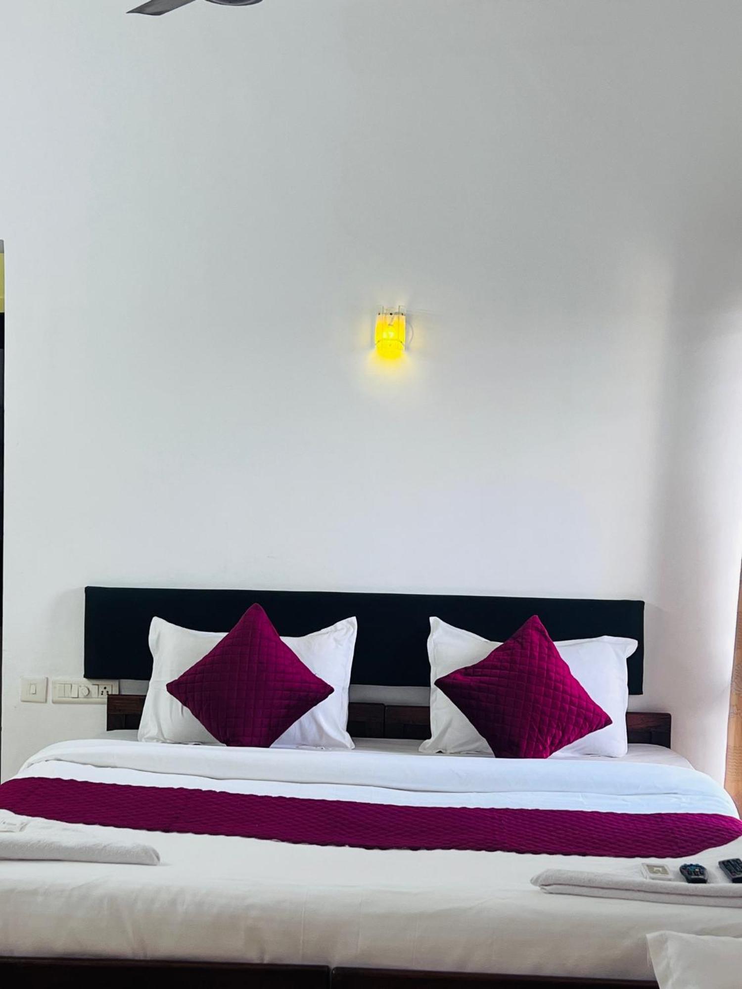 Hotel Sunday - Townhouse Club Airport Trivandrum تريفِندرم المظهر الخارجي الصورة