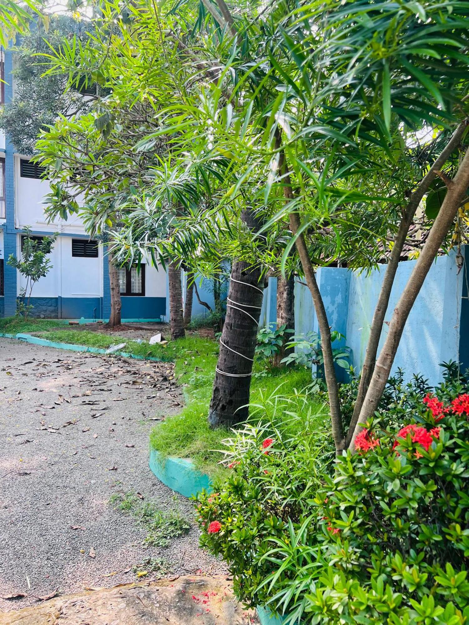 Hotel Sunday - Townhouse Club Airport Trivandrum تريفِندرم المظهر الخارجي الصورة