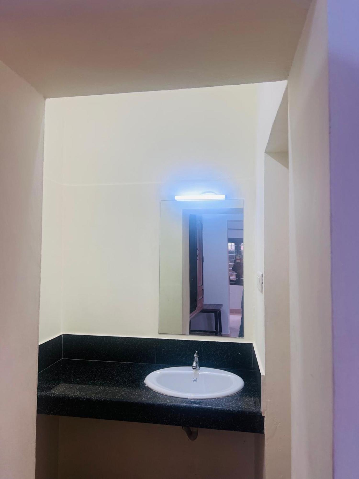 Hotel Sunday - Townhouse Club Airport Trivandrum تريفِندرم المظهر الخارجي الصورة