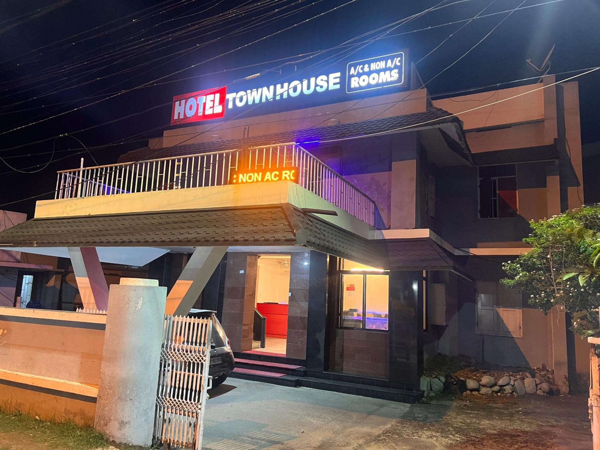 Hotel Sunday - Townhouse Club Airport Trivandrum تريفِندرم المظهر الخارجي الصورة