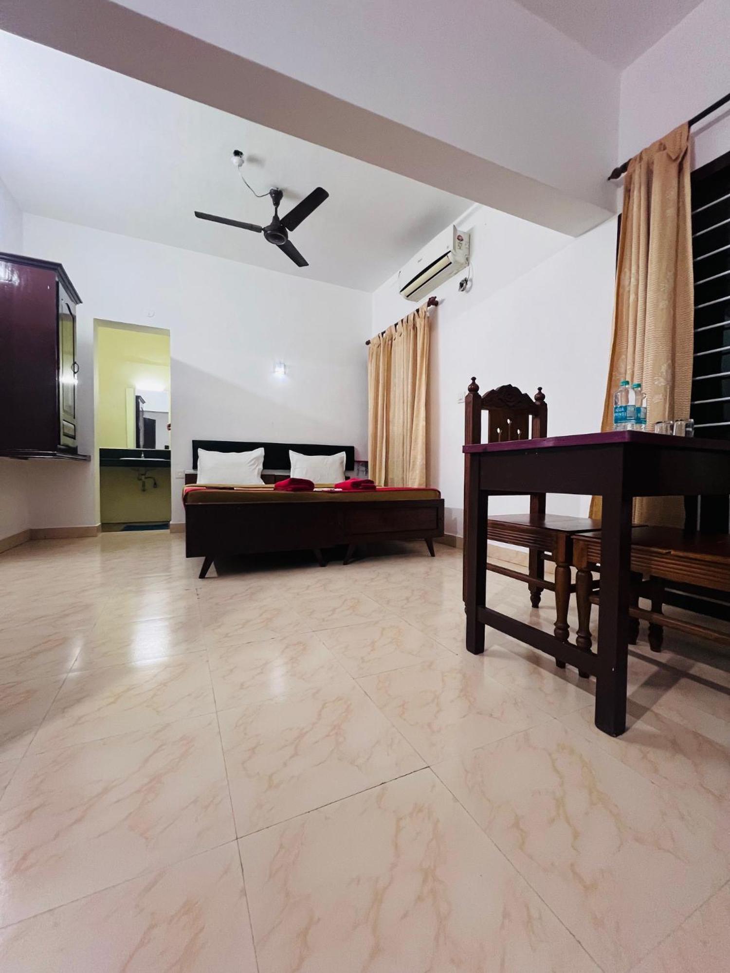 Hotel Sunday - Townhouse Club Airport Trivandrum تريفِندرم المظهر الخارجي الصورة